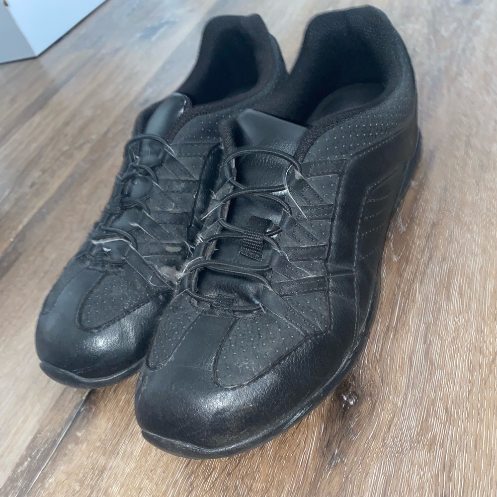 NONSLIP ALL BLACK SHOES